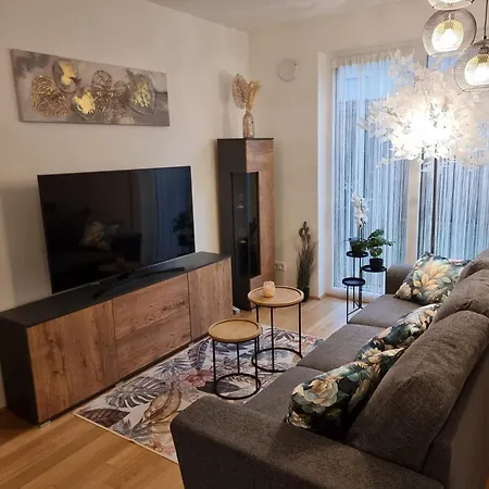 Apartamento Exklusive Gartenwohnung Blaetterzauber, Boutique-ferienwohnung In Freilassing, Nahe Salzburg *