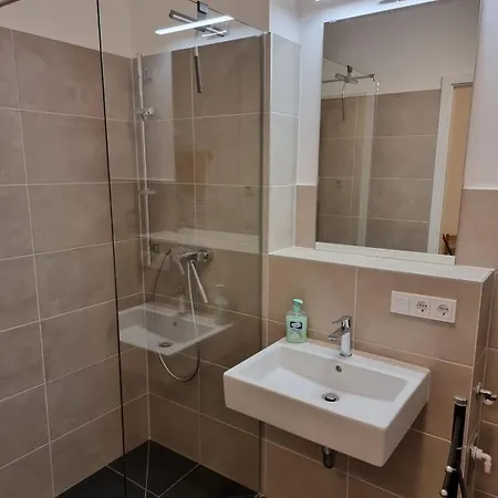 Exklusive Gartenwohnung Blaetterzauber, Boutique-ferienwohnung In Freilassing, Nahe Salzburg Apartamento Freilassing